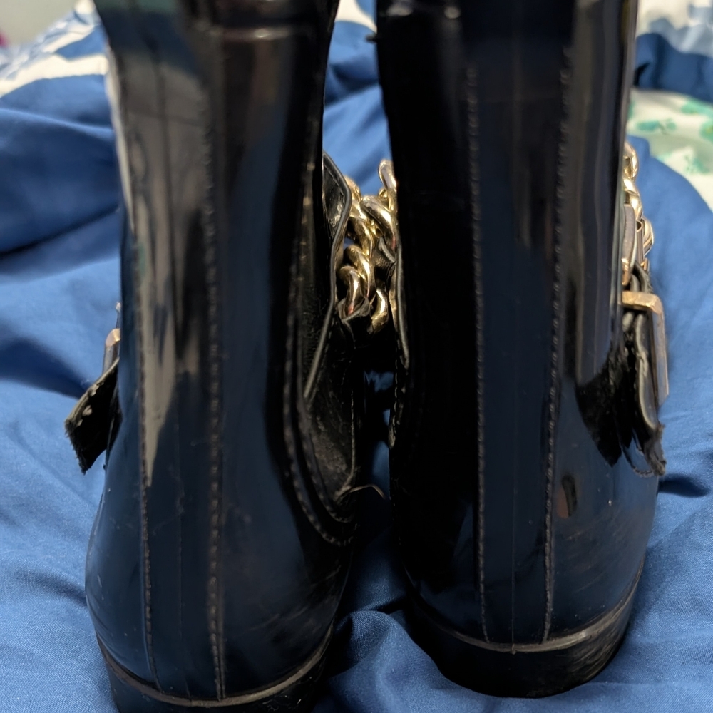 Call It Spring Black Ankle Rain ๐ง๏ธ โ Boots with Chain Detail Size 8 - Picture 7 of 11